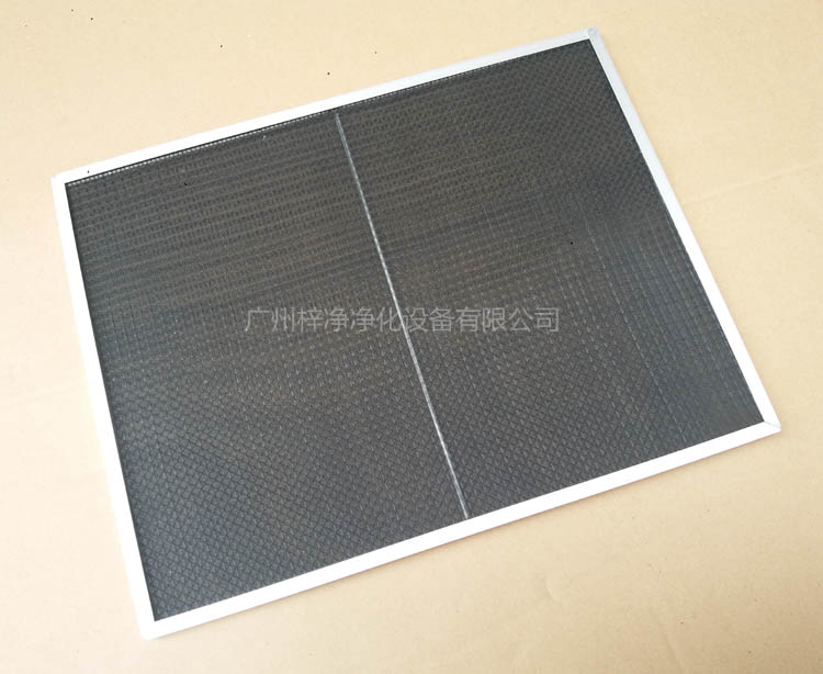 尼龍網(wǎng)初效過濾器骨架采用直徑為6mm的鐵絲焊接處理,目的防止過濾器變形。