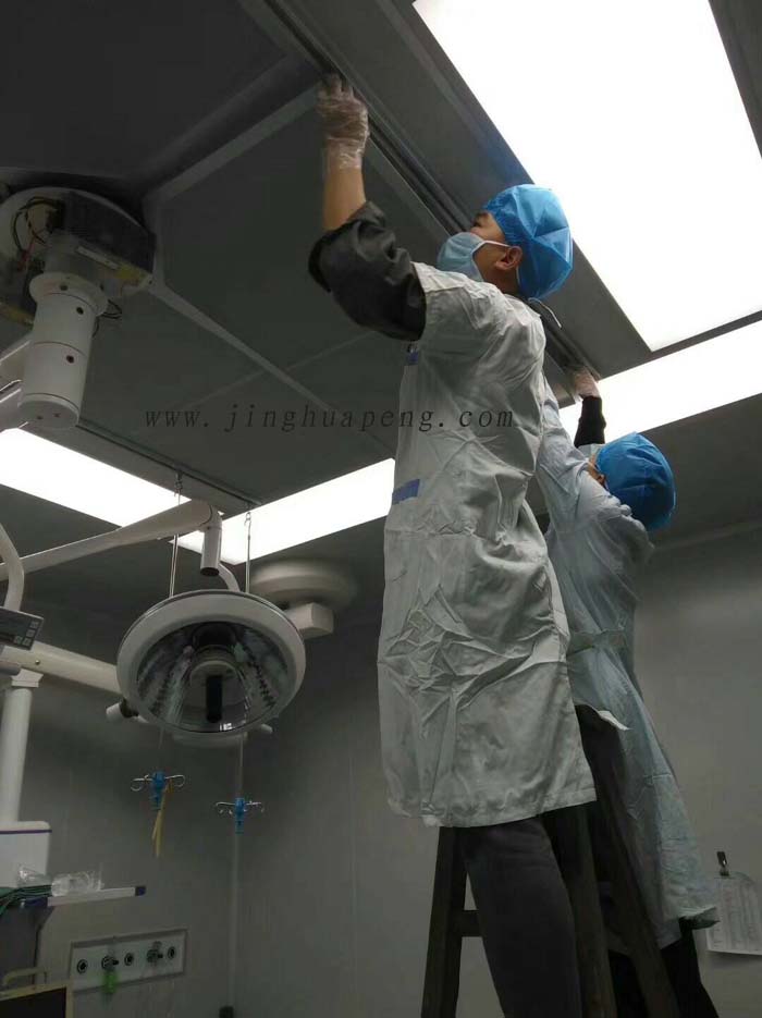醫(yī)院潔凈手術(shù)室紙隔板高效空氣過濾器安裝完畢，封閉散流板
