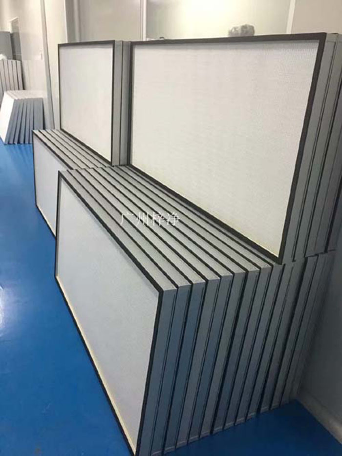ULPA級超高效空氣過濾器適用于10000級-100級潔凈系統(tǒng)，空調(diào)系統(tǒng)，因此產(chǎn)品已廣泛應用于電子、微電子、半導體、光器件、生物和醫(yī)藥線路、照相機和光學儀器、精密機械等多個領域。