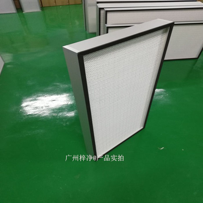 高效過(guò)濾器在潔凈室中的布置是確保室內(nèi)空氣質(zhì)量達(dá)到規(guī)定標(biāo)準(zhǔn)的關(guān)鍵環(huán)節(jié)。